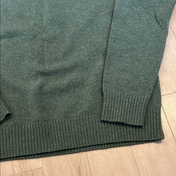 J. Crew 🫒Green Crewneck Sweater Large Weight Knit - Picture 4 of 8